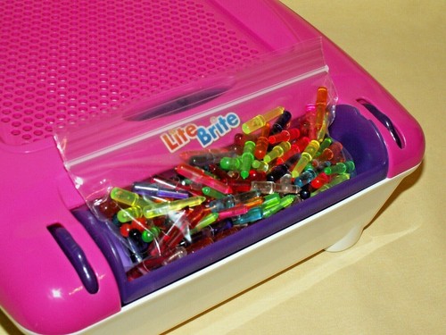 LITE BRITE FLAT SCREEN PINK 2003 HASBRO BATT OP PEGS INC STORAGE TRAVEL GAME. - Picture 3 of 6