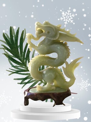 陶器製ドラゴン像 黄緑色 A superb carved Green Jade Dragon with loose carved ball in its