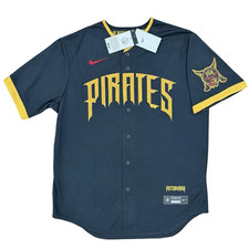 Camiseta deportiva de los Pittsburgh Pirates Nike 2026 City Connect Stadium We Bleed negra dorada MLB