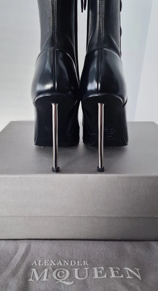 Alexander McQueen Black shiny leather Victorian Stiletto Ankle Boots 40 UK7  - Image 4 of 4