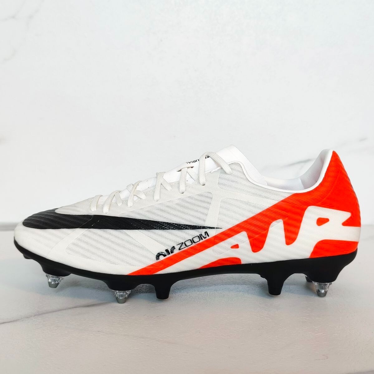 シューズ Nike Zoom Mercurial Vapor 15 Academy IC Nike Air Zoom Mercurial Vapor XV Academy IC - Black/Chrome/Hyper