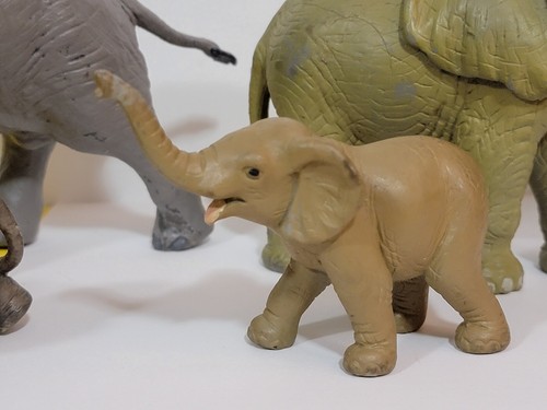 SCHLEICH SAFARI LTD Lot OF 5 AFRICAN Elephant Adults Baby Animal Figures Retired - Picture 4 of 5