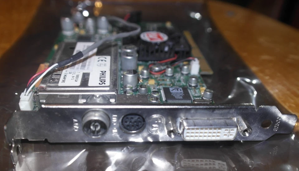 Video graphics card ATI ALL IN WONDER 9000 64MB AGP Universal - Image 4 of 4