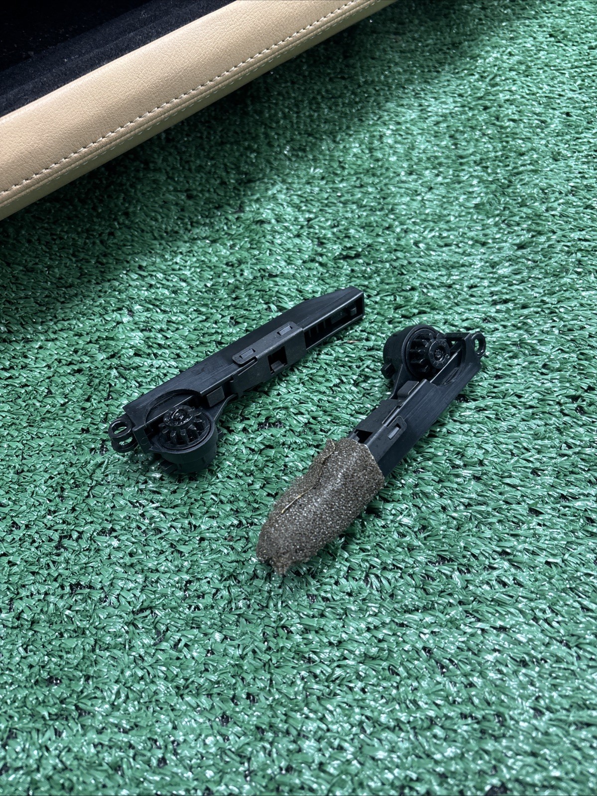 03-13 Maserati Quattroporte S Dash Board Dashboard Glove Box Compartment OEM