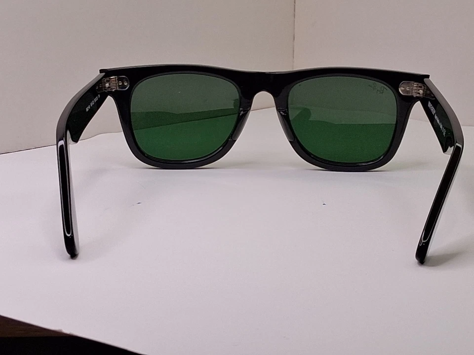 Ray Ban Wayfarers в классических глянцевых черных с зеркальными розовыми линзами. Сделано в Италии - Изображение 4 из 4