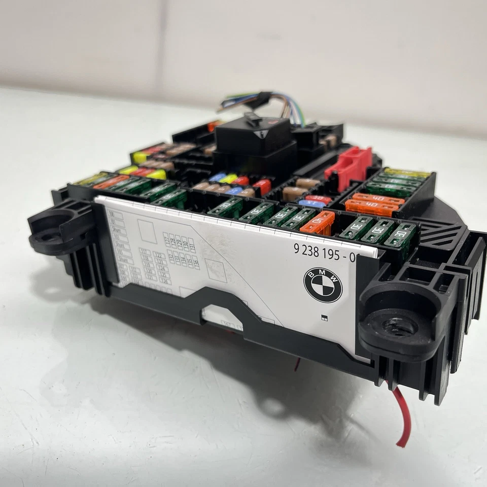 Con carcasa de caja de fusibles relé de distribución de energía 535i BMW Serie 5 F10 F11 9234423 Foto 4 de 4
