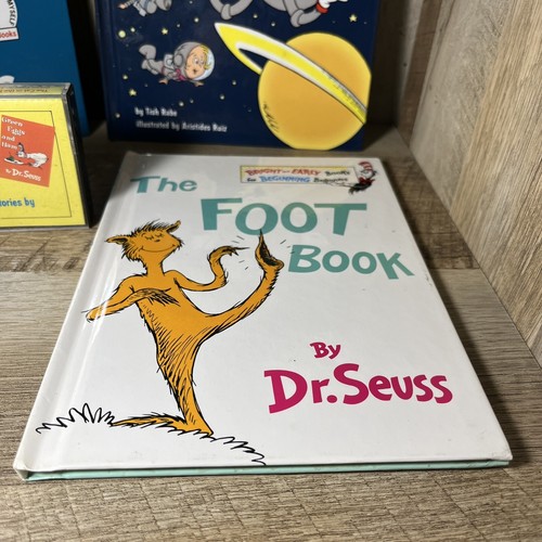 π Dr. Seuss Beginner Books Bundle The Cat In The Hat Read Along Tape Foot Book - Foto 4 di 5