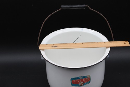 COLUMBIAN FLYER ENAMEL WARE CHAMBER POT WITH HANDLE WHITE BLACK Vintage - Picture 6 of 8