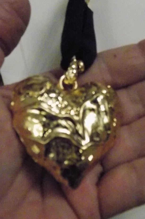 ZARA Nuevo Colgante CORAZÓN Grande Hinchado Mujer con COLLAR de Tela Larga Dorado 1856/321 Foto 4 de 4