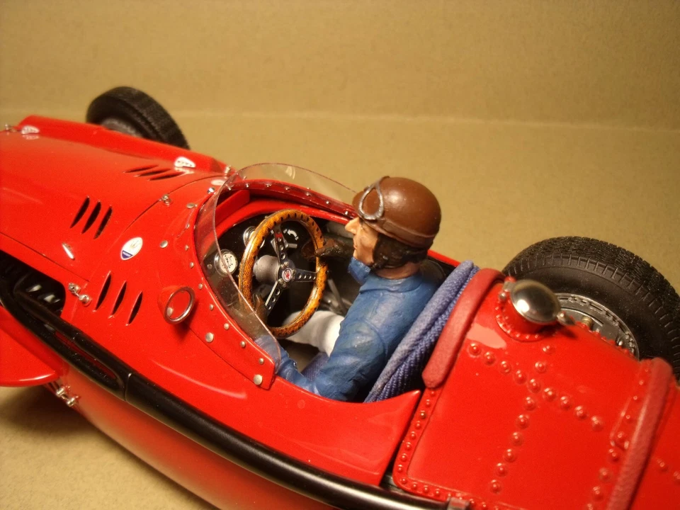 1/18 FIGURE  FANGIO  DRIVING  MASERATI  VROOM  UNPAINTED  CMC  CMR  MINICHAMPS  - Image 4 of 4