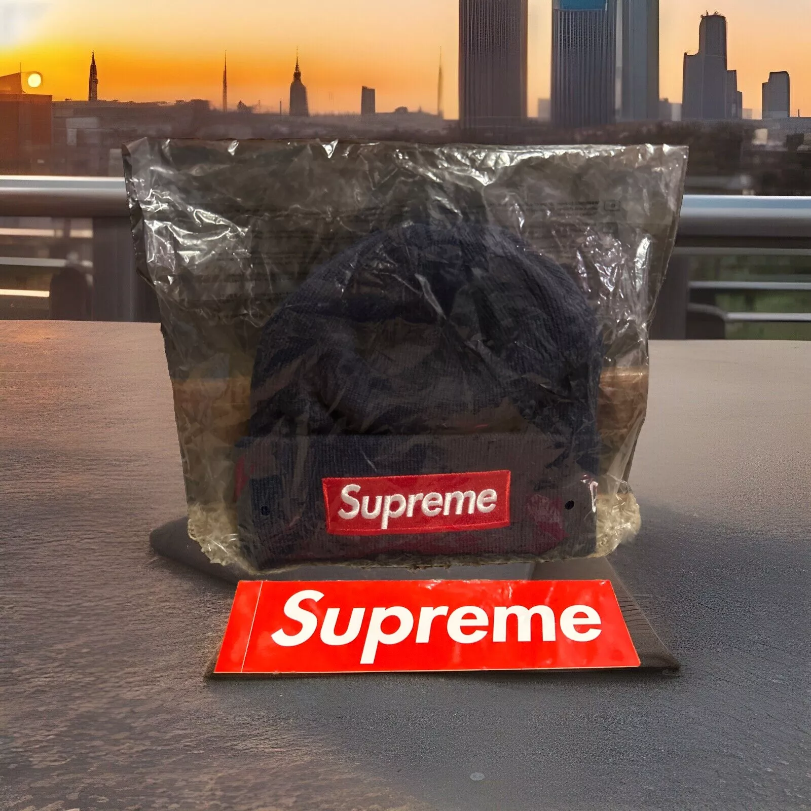 ?Bonnet Supreme x New Era Box Logo   BLEU MARINE   LOGO BOÎTE ROUGE   FW24   LOGO BOÎTE ROUGE
