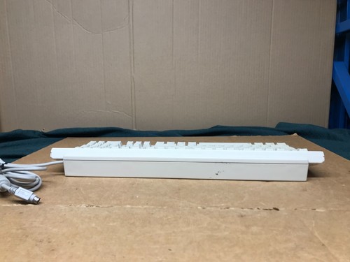 Hewlett-Packard D4950B Wired PS/2 Keyboard - Picture 4 of 9