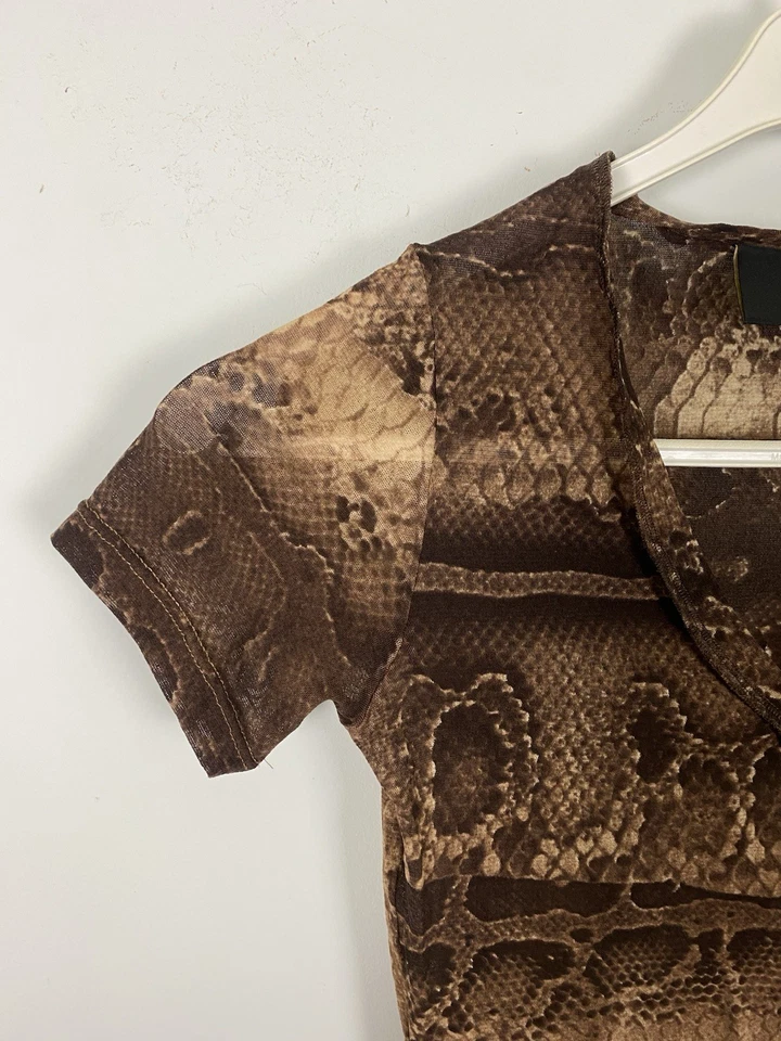 Camiseta de manga corta de malla con estampado de serpiente vintage Y2K de Just Cavalli para mujer talla XS/S Foto 4 de 4