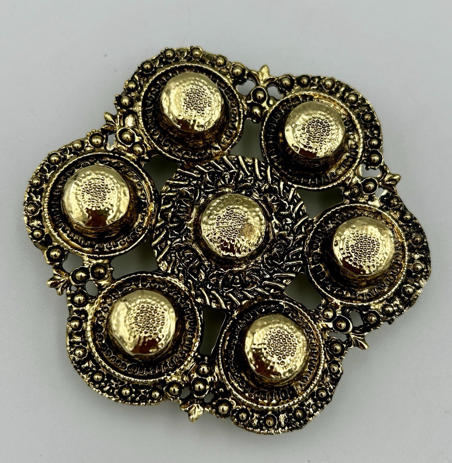 Vintage Gresco Gold Tone Thimble Holder 7 Pc Metal Display Stand