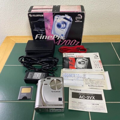 FUJIFILM FinePix 4700z Digital Camera 4.3MP Limited Silver FUJIFILM FinePix 4700z Digital Camera 4.3MP Limited Silver
