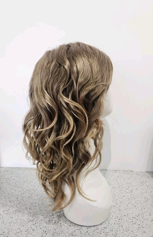 Harper por Henry Margu Encaje Frontal Ondulado 2418GR Marrón Ceniza Claro Dorado Rubio HL RTd Foto 3 de 4