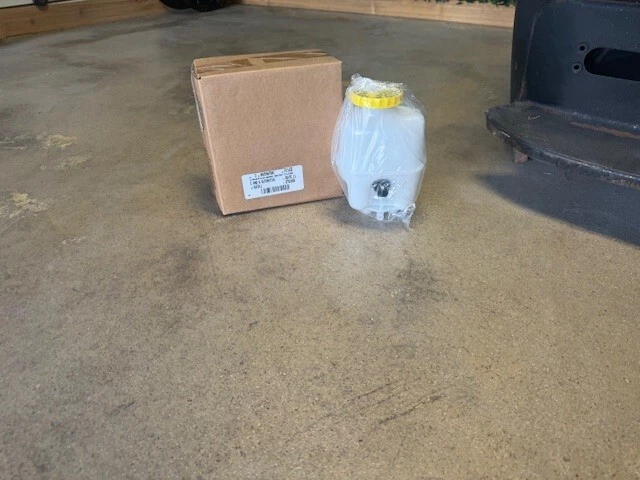 RAM 1500 2500 3500 DEPÓSITO CILINDRO MAESTRO FRENO OEM NUEVO MOPAR 68054878AC Foto 2 de 3