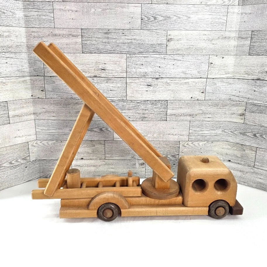 Camión de bomberos de madera artesanal vintage Pfeifer Toys 1975 20" de largo Foto 2 de 4