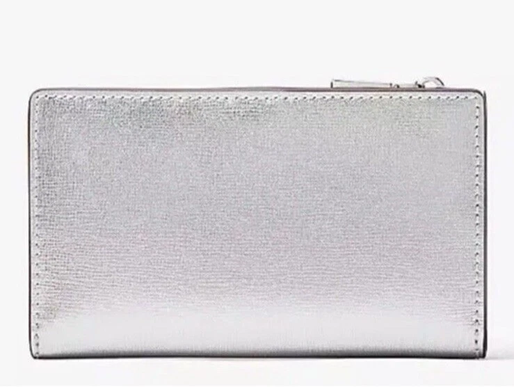 Cartera Kate Spade Shaken No Agitada Martini Apliques Delgada Doble Plegable Plateada Nueva con Etiquetas Foto 3 de 4