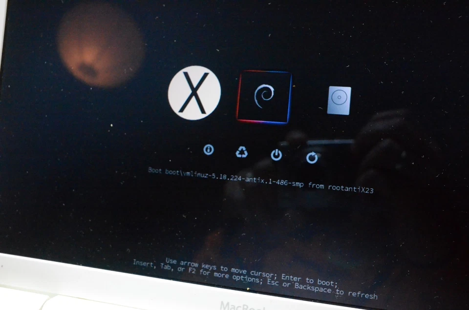 Apple Macbook A1181 1,83 GHz 2 GB 128 GB Antix Linux Debian MacOS 10.6 - Bild 2 von 4