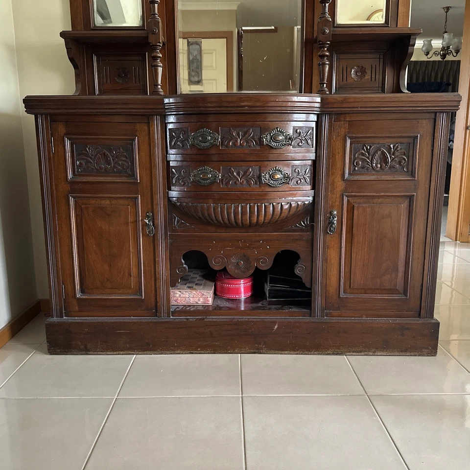 ANTIQUE BUFFET AND HUTCH - image 2 of 4