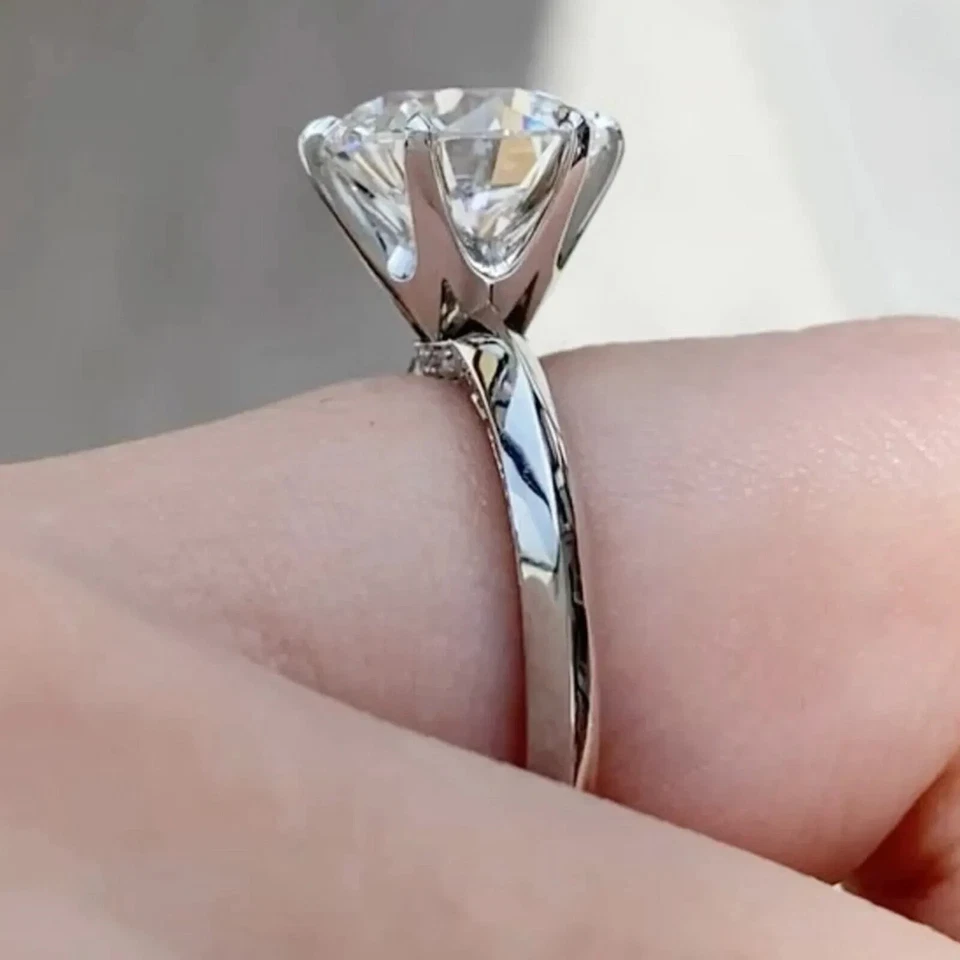 Anel de noivado redondo de diamante branco folheado a ouro branco 14K 8,22 TCW - Imagem 4 de 4