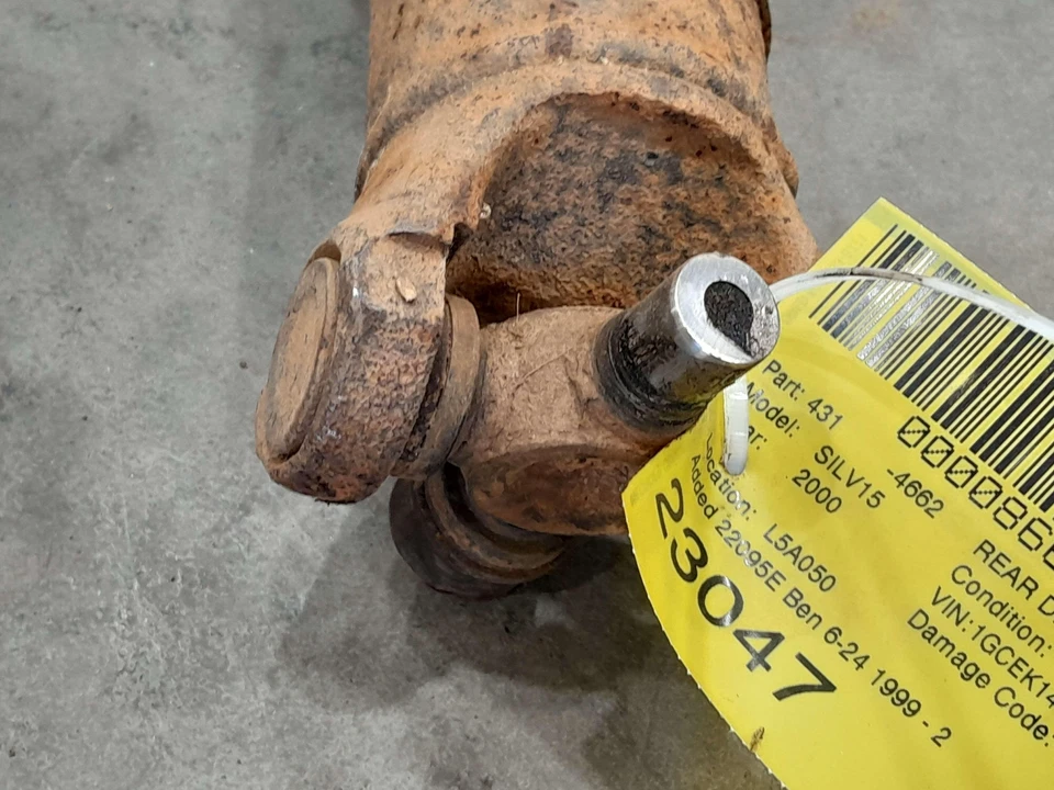 Chevy Silverado 1999-05 eje de transmisión trasero 4x4 133' distancia entre ejes cabina regular solo OEM Foto 3 de 4