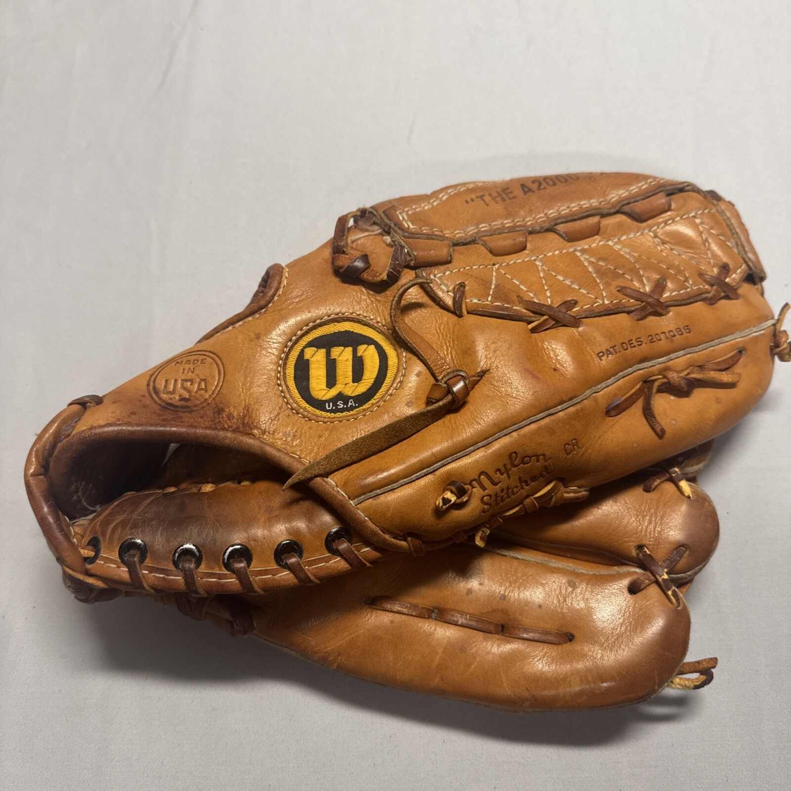 Vintage Wilson The A2000 XL Leather Baseball Glove, Made in USA RHT