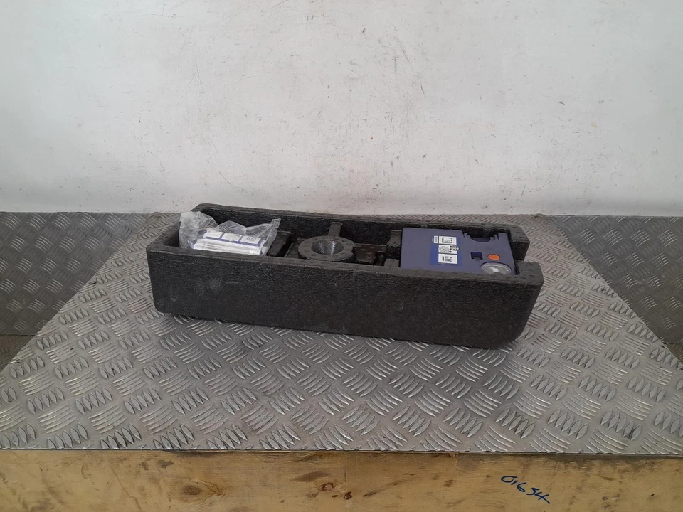 Vauxhall Astra Tyre Inflation Kit Mk6 2009-2018 13429560 - Image 2 of 4