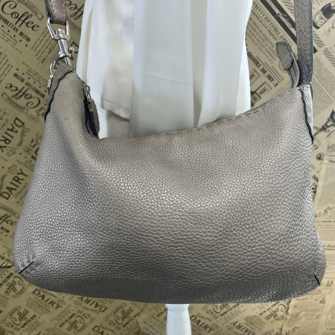 Fendi Celeria Leather Shoulder Bag Business Style Fr322 Pre-Owned