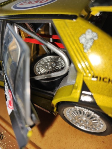 LANCIA DELTA EVO 2 RALLY 1/18 - Bild 13 von 15