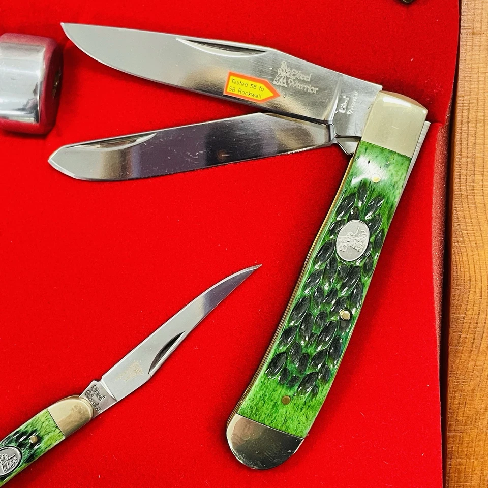 Frost Cutlery Steel Warrior Knives Green Croc Bone Handle Set in Display Case - Image 4 of 4