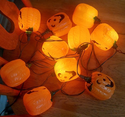 Halloween String Lights 10 Blow Mold Plastic Pumpkin Jack O Lanterns Textured - Picture 4 of 5