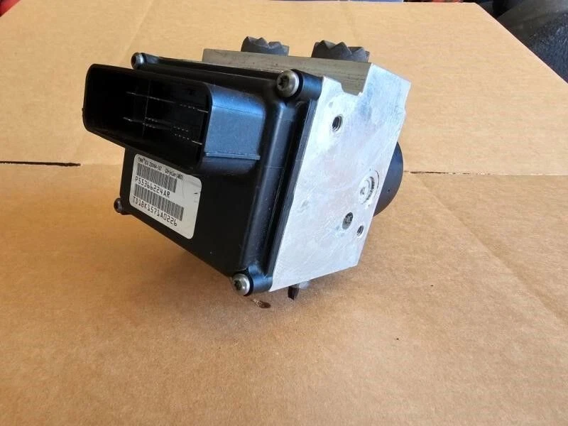 2010-2011 Dodge Ram 2500 ABS Anti-Lock Brake Pump Control Module Assembly Foto 4 de 4