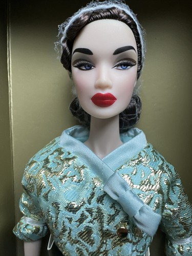 Integrity Fashion Royalty East 59th Dream in Aquamarine Coralynn Kwan Doll NRFB - Bild 16 von 24