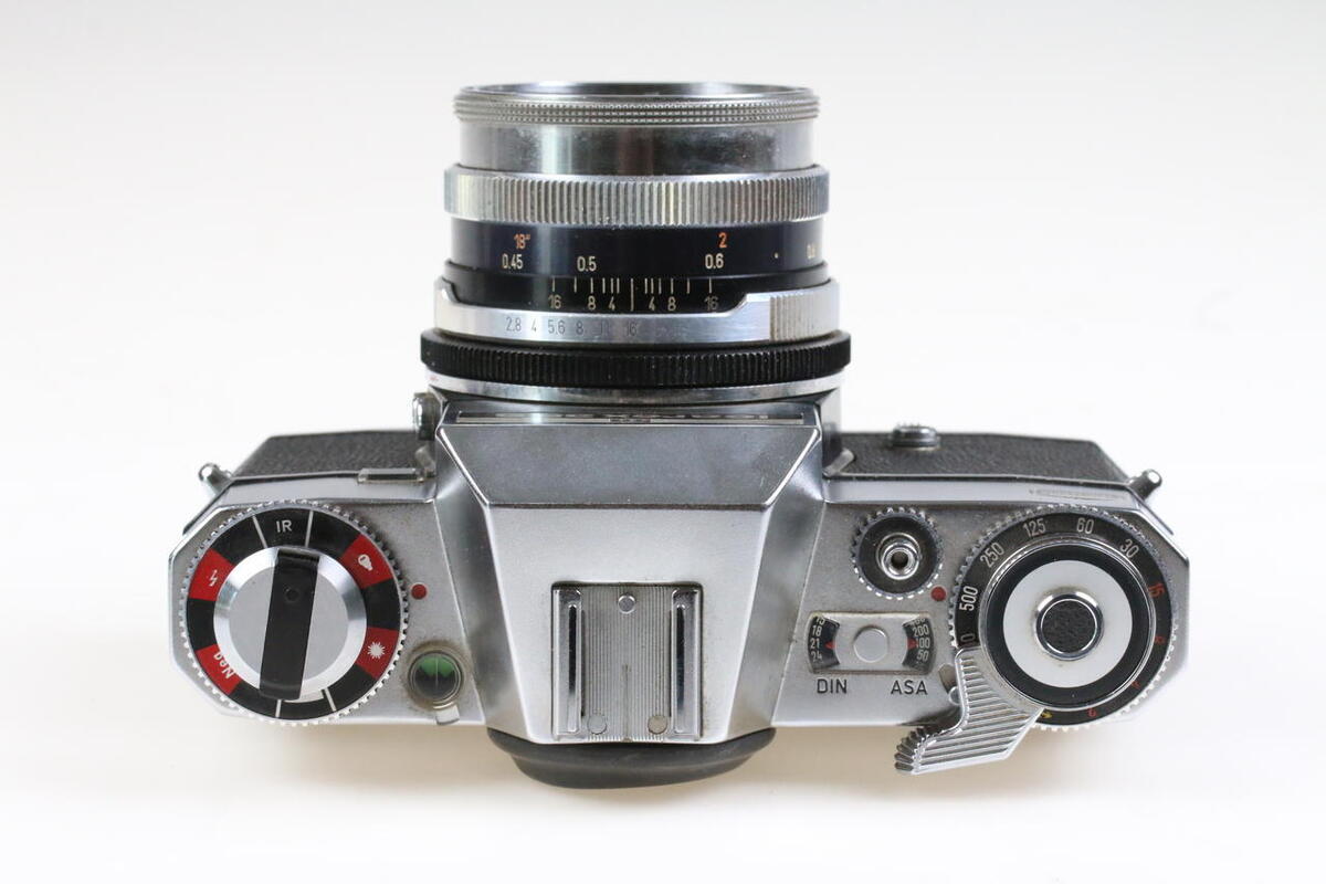 ZEISS IKON ICAREX 35 S mit Tessar 50mm f/2,8 - SNr: 7080304 ZEISS IKON ICAREX 35 S mit Tessar 50mm f/2,8 - SNr: 7080304
