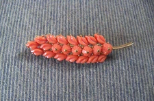 Trifari Crown Jewelry Formal 1950/60s Vintage Faux Coral Gold Tone Metal Brooch