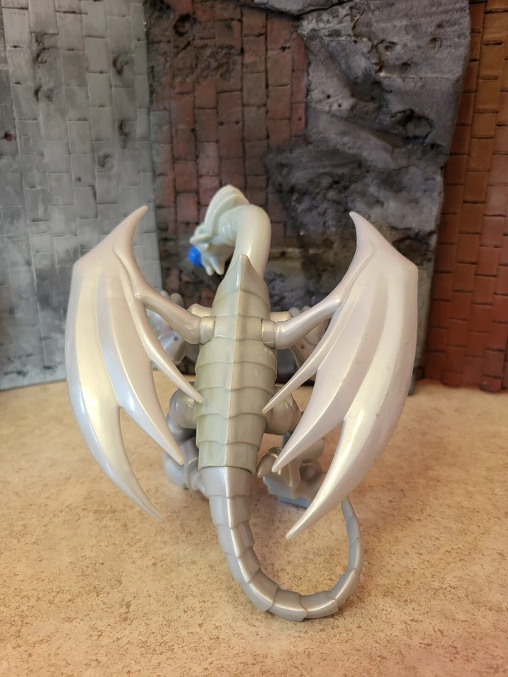 Figura De Colección Kazuki Takahashi 1996 YuGiOh Ojos Azules Dragón Alado con Misil Foto 4 de 4