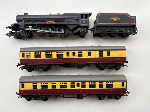 Lot 591 - A TRI-ANG RS.1 OO gauge Princess Victoria