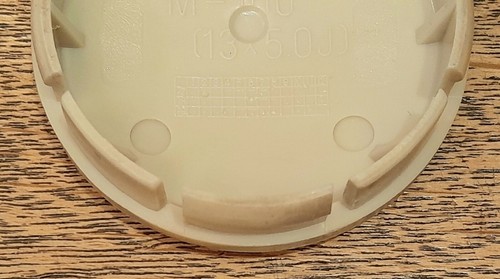 Daewoo Alloy wheel centre cap hub M100 64mm #JL31 Used 13X5.0J Silver plastic - Picture 9 of 12