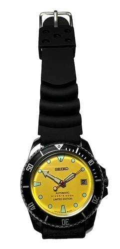 Vintage Men’s 40 mm Seiko Limited Edition Yellow Dial Automatic Dive Watch￼