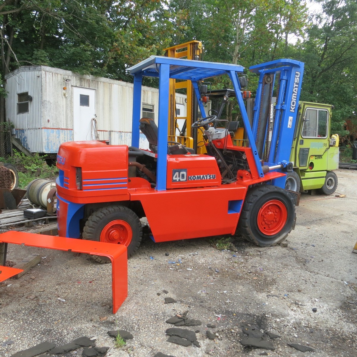 Komatsu FG40 9,000 lb. Gasoline Forklift Solid Air pneumatic tires 