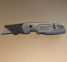 Milwaukee  FASTBACK Folding Box Cutter Utilit...