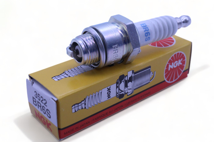 NGK BR6S Standard Spark Plug Triple-Gasket Replacement Quality 3522