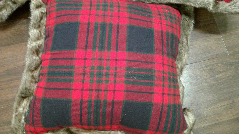 Conjunto de 3 travesseiros xadrez vermelho azul verde búfalo com acabamento de pele sintética - Imagem 2 de 2