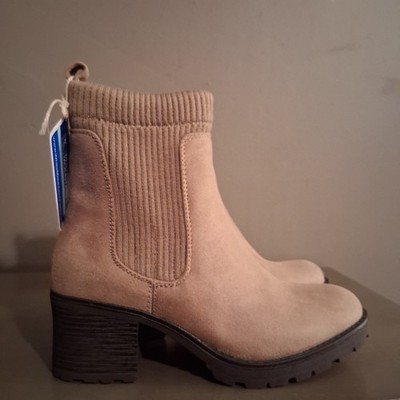 White Mountain Beige Suede Ankle Bootie  Size 6.5M