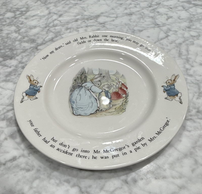 Wedgwood Peter Rabbit Beatrix Potter Bone China Round Collector Plate England