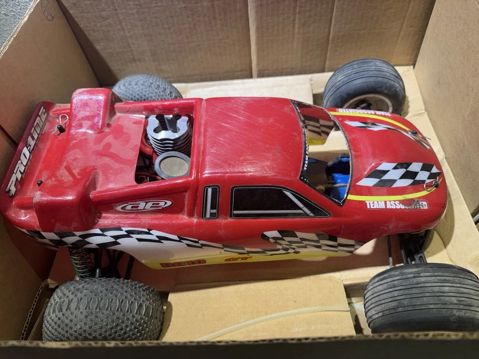 Team Associated RC10GT Plus Circa 2002 (USED) For Parts Or Repair - Image 4 of 4