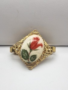 VTG  Victorian Revival Rose Bud & Leaves On White Porcelain Cabochon Scarf Clip.