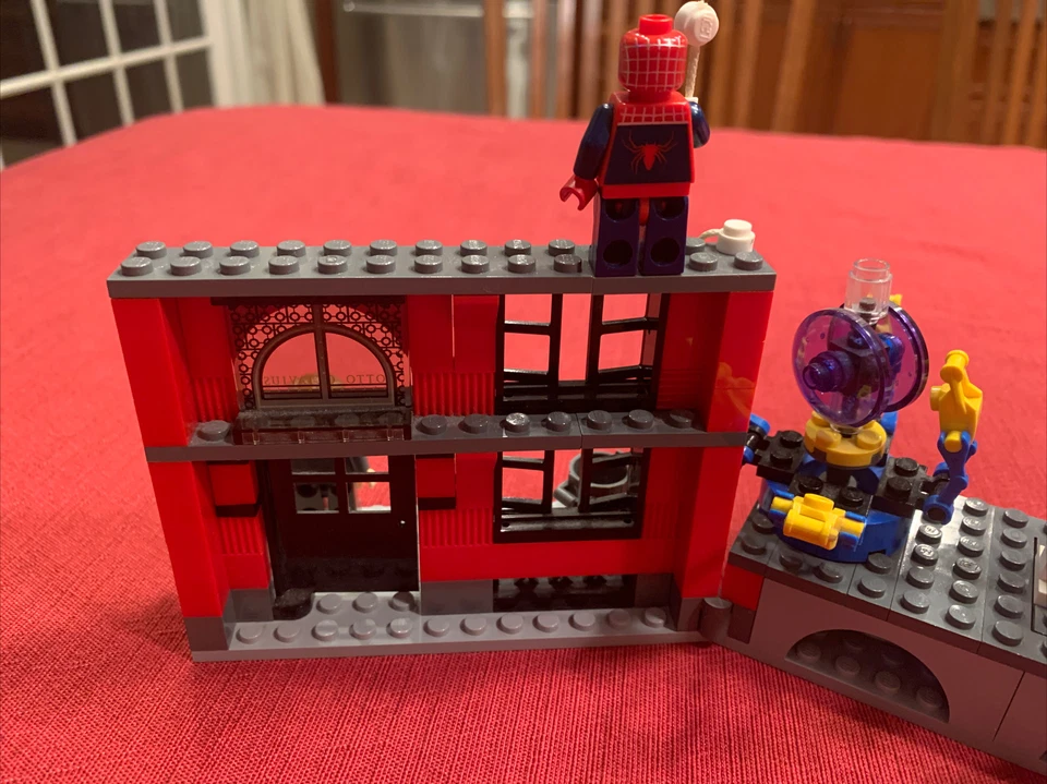 Lego 4857 spiderman 2 Doc Ock’s Fusion Lab. No Manual 99% Complete. Missing piec - Image 4 of 4
